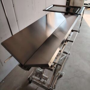 Veterinarska miza iz nerjavečega jekla KM-03